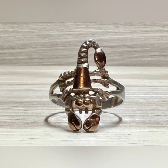 Vintage Handmade 950 Silver & 18K Gold Accented Scorpion Ring, Size 9 - Picture 2 of 11